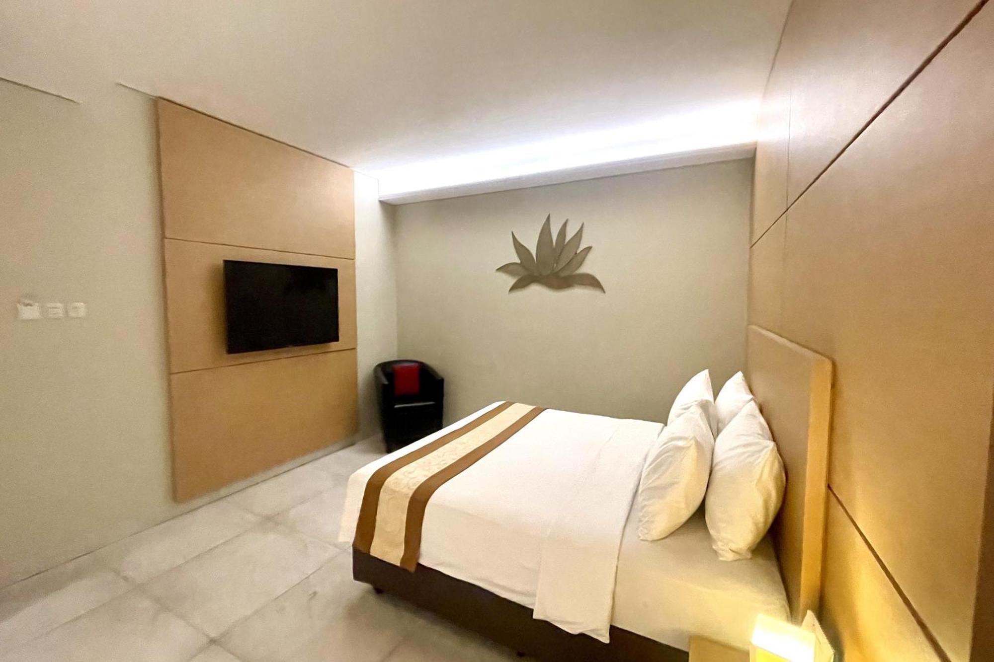 Lemo Hotel Serpong Tangerang Exterior foto