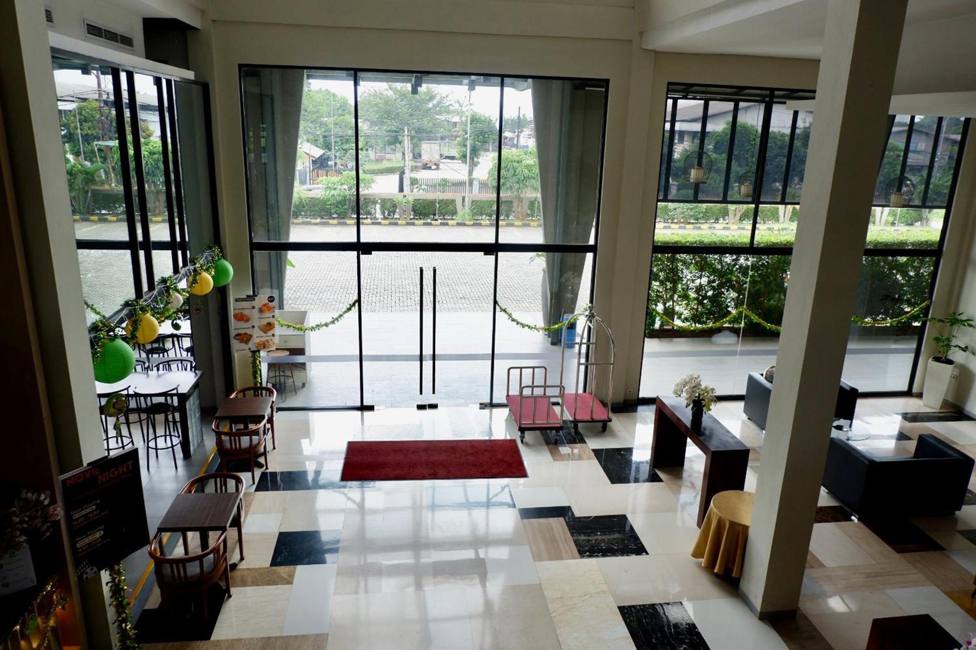 Lemo Hotel Serpong Tangerang Exterior foto